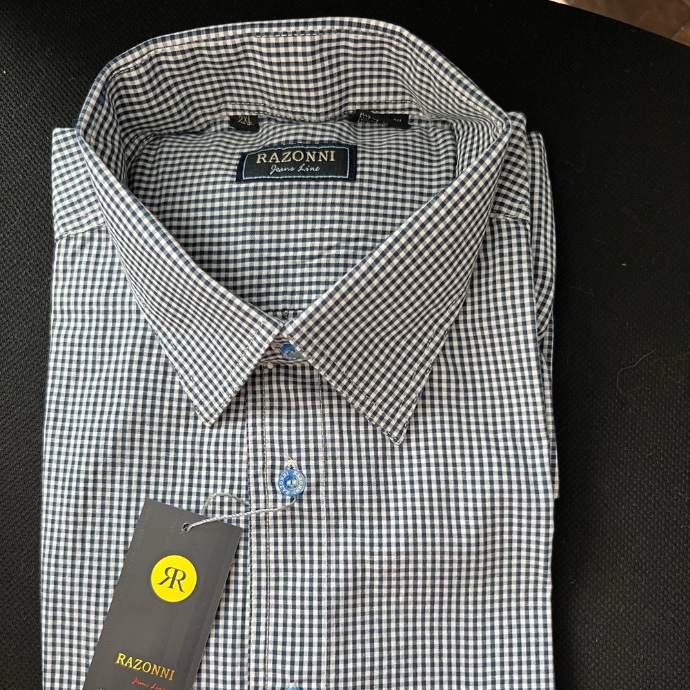 Short sleeve shirt.